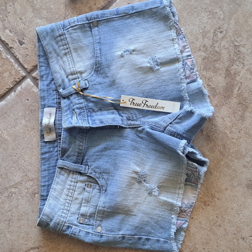 NWT faded denim shorts size 3 juniors